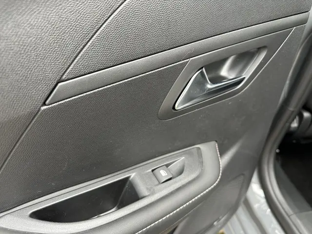 Peugeot 208 1.2 Turbo 100 PK Allure 2025 Benzine 33