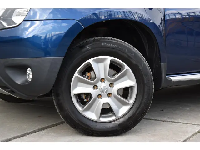 Dacia Duster TCe 125 4x2 10th Anniversary 2015 Benzine 4