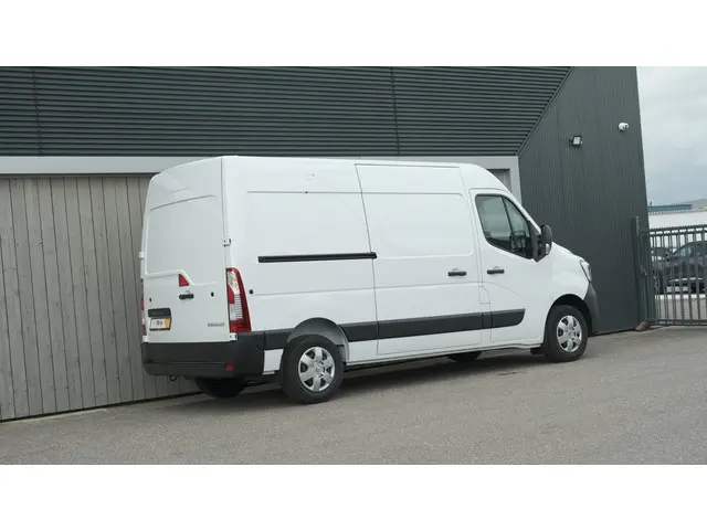 Renault Master T35 2.3 dCi 135 L2H2 Comfort 2024 Diesel 50