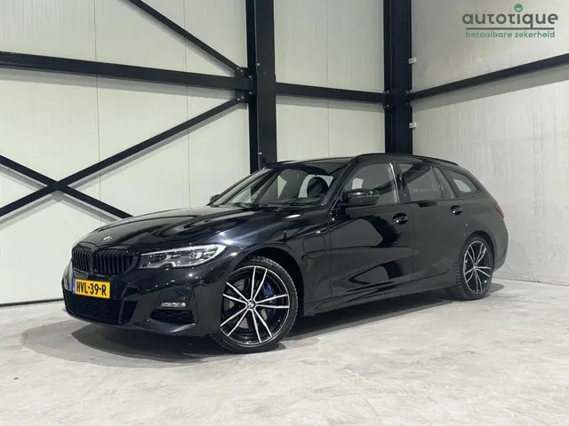 BMW 3 Serie Touring 330e M-Sport 2021 Hybride Benzine
