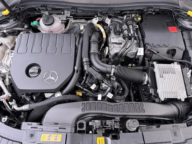 Mercedes-Benz GLA 250 e AMG line 2025 Hybride Benzine 12