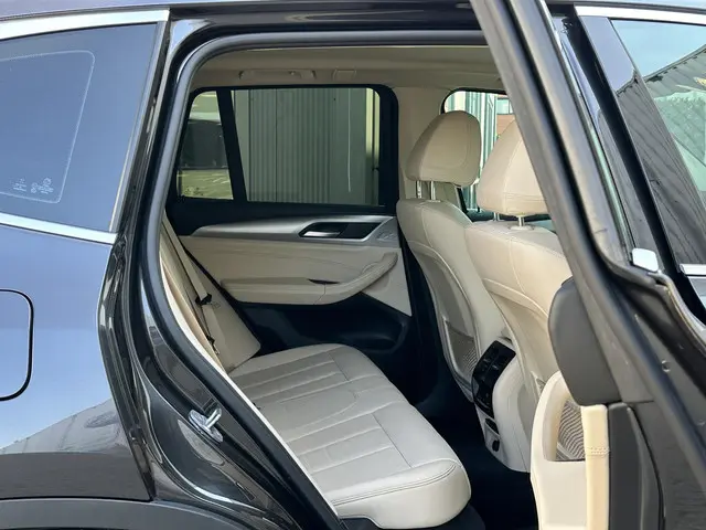BMW X3 xDrive20i High Executive 2018 Benzine 53