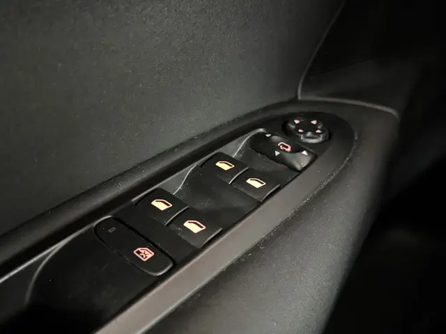 Citroën C4 1.2 PureTech Exclusive 2014 Benzine 27