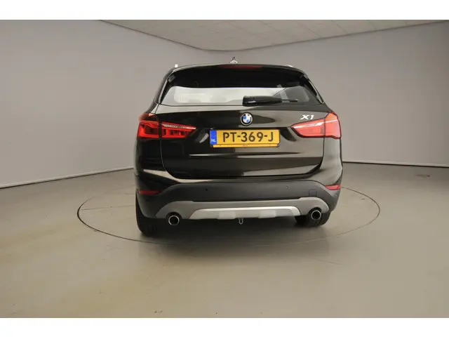 BMW X1 sDrive20i Executive 2017 Benzine 3