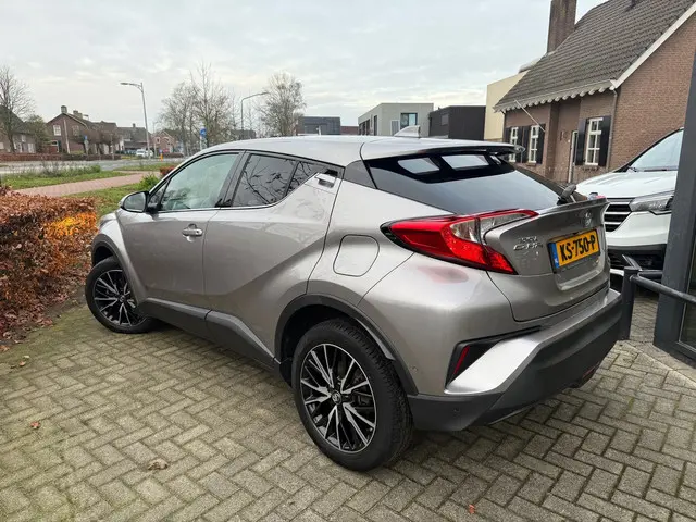 Toyota C-HR 1.2 Executive, Navigatie, Leer, 2016 Benzine 3