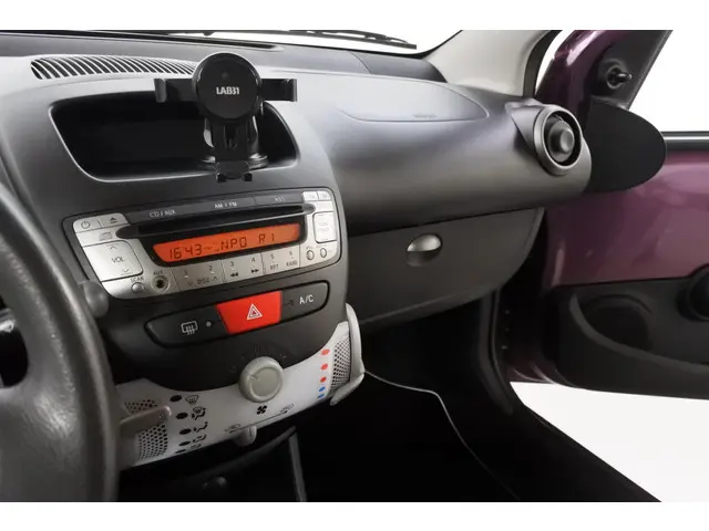 Peugeot 107 1.0 Automaat Active Premium 2014 Benzine 13