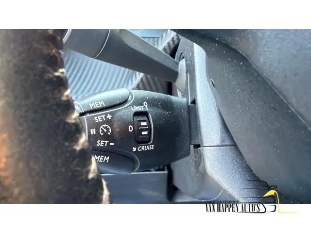 Peugeot 2008 1.2 PureTech Active 2020 Benzine 18