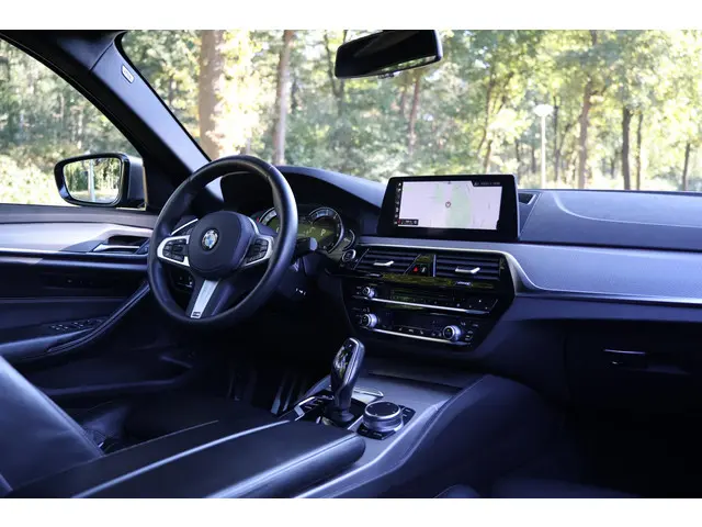 BMW 5 Serie M550i xDrive Executive 2018 Benzine 18