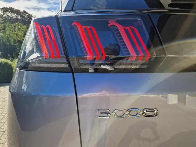 Peugeot 3008 1.2T 130pk GT 2024 Benzine 24