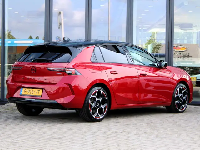 Opel Astra 1.6 Hybrid First Edition 2022 Hybride Benzine 6