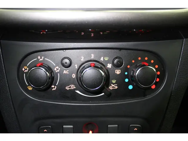 Dacia Logan MCV 0.9 TCe Lauréate 2015 Benzine 10