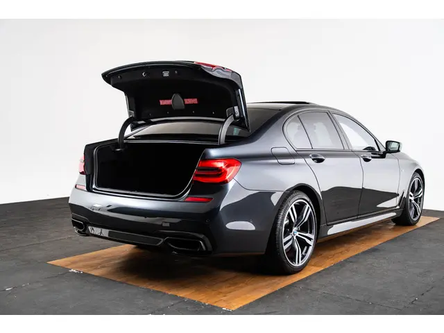 BMW 7 Serie 750i xDrive High Executive 2018 Benzine 10