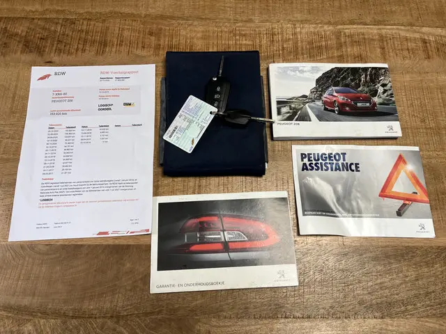 Peugeot 208 1.2 VTi Active 2014 Benzine 6
