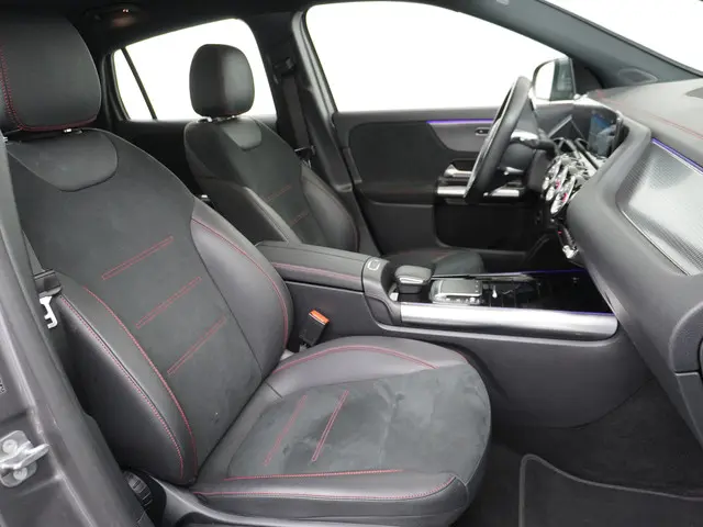Mercedes-Benz EQA 300 4MATIC AMG Line 2023 Elektrisch 36