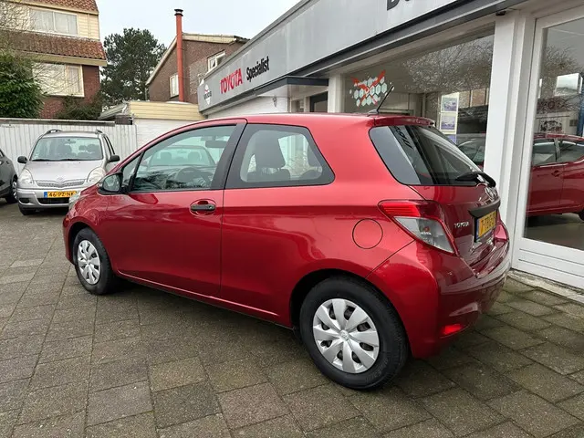 Toyota Yaris 1.0 VVT-i Comfort 2014 Benzine 4