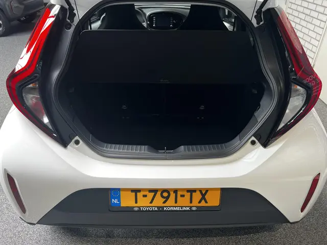 Toyota Aygo X 1.0 VVT-i MT first 2023 Benzine 16