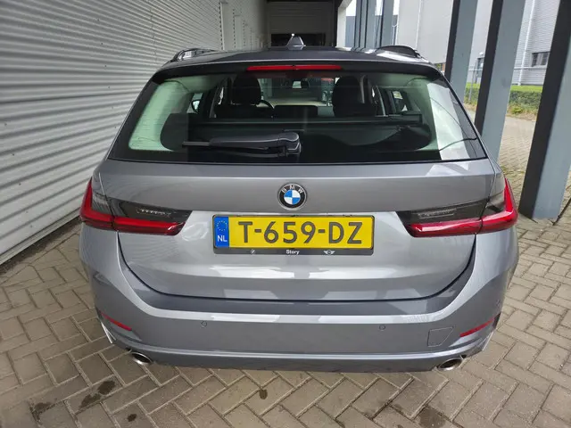 BMW 3 Serie Touring 318i 2023 Benzine 6