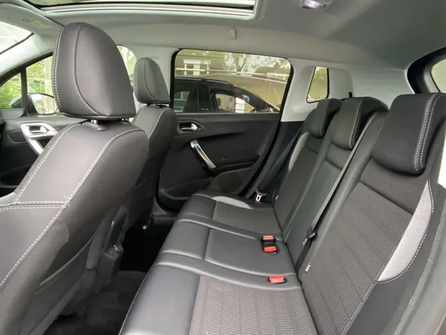 Peugeot 2008 1.2T 110pk Allure 2018 Benzine 14