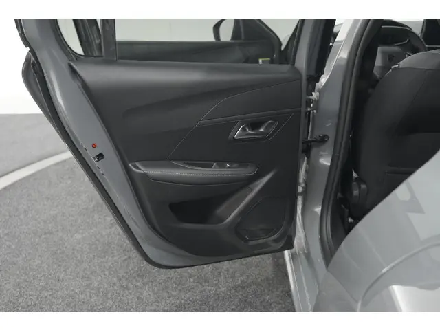 Peugeot 208 PureTech 100 Allure 2024 Benzine 71