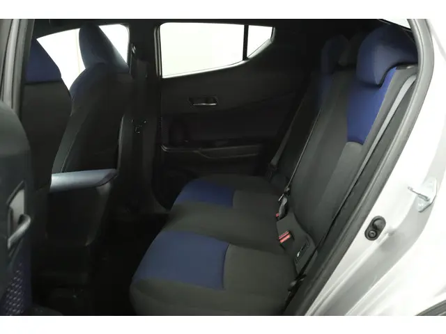 Toyota C-HR 1.8 Hybrid Bi-Tone 2017 Hybride Benzine 18