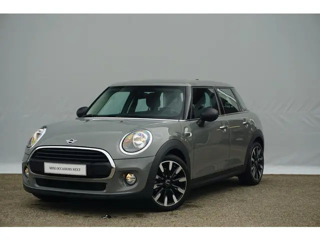 MINI 5-Deurs 1.5 One First 2018 Benzine 21