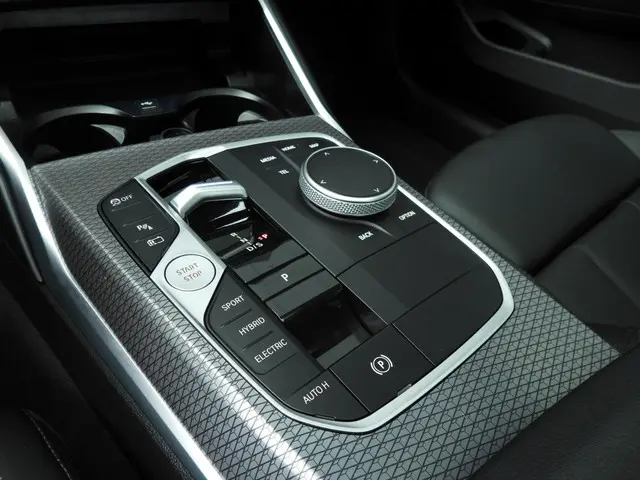 BMW 3 Serie Sedan 320e 2024 Hybride Benzine 16