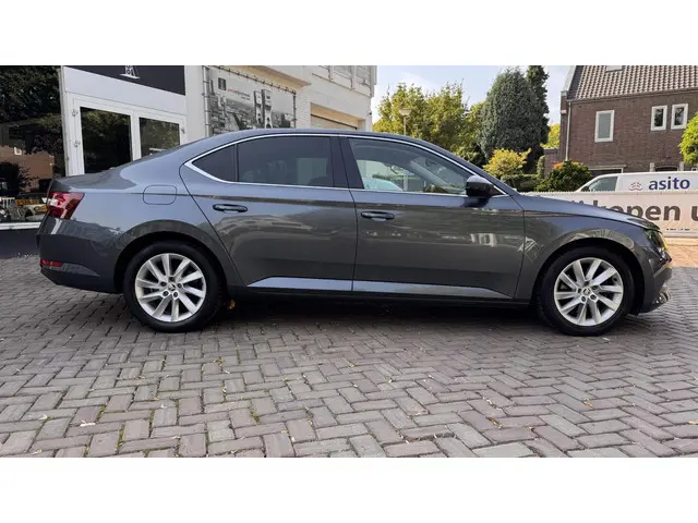 Škoda Superb 1.4 TSI ACT Style Business 2018 Benzine 6