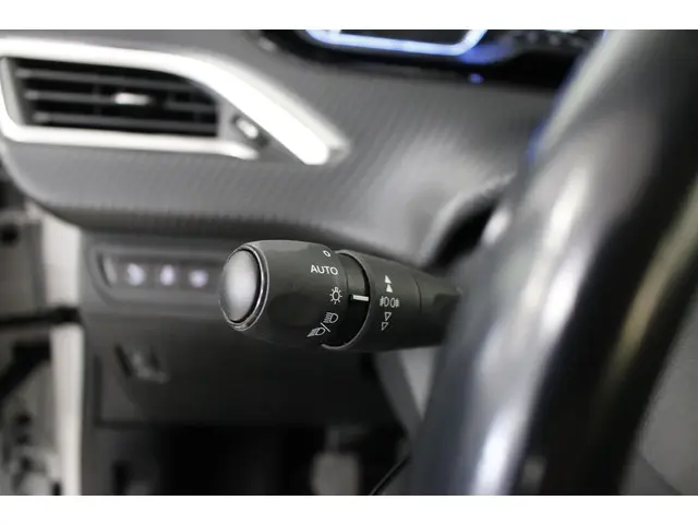 Peugeot 2008 1.2 PureTech Allure 110 PK. 2017 Benzine 17