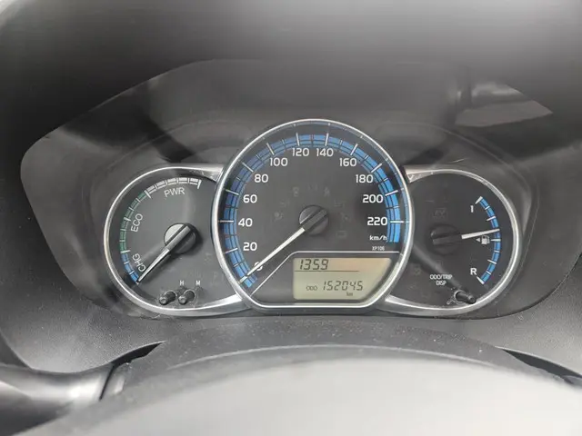 Toyota Yaris 1.5 Hybrid Comfort 2014 Hybride Benzine 9