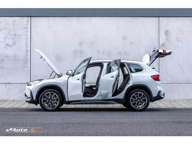 BMW X1 xDrive30e 2024 Hybride Benzine 8