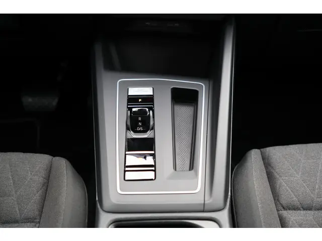 Volkswagen Golf 1.5 eTSI Life Edition 2024 Benzine 22