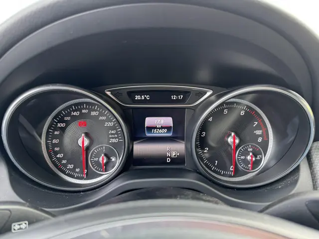 Mercedes-Benz GLA 180 Business Solution 2017 Benzine 19