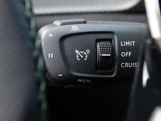 Peugeot e-2008 EV GT 54 kWh 2024 Elektrisch 35