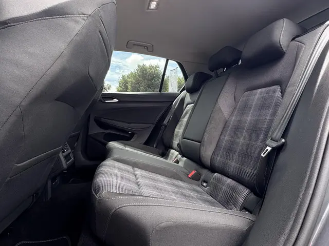 Volkswagen Golf 1.0 eTSI Life 2024 Benzine 4