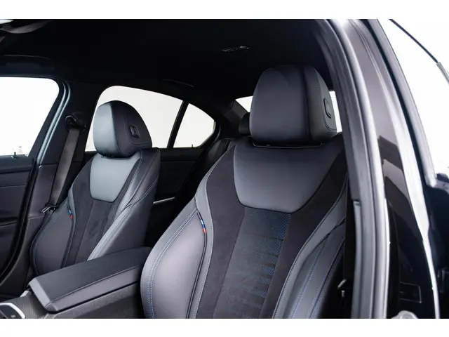 BMW 3 Serie 330e 2024 Hybride Benzine 18