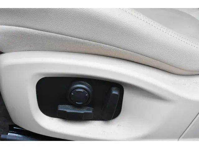 Jaguar XF 2.0 Portfolio 2016 Benzine 17