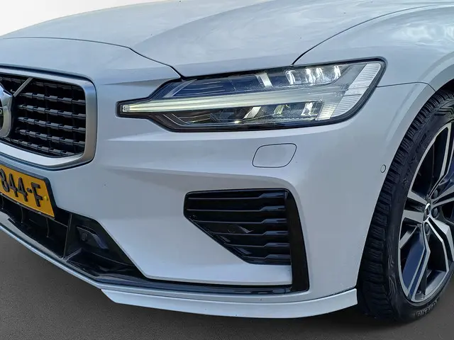 Volvo V60 2.0 T8 AWD R-Design 2019 Hybride Benzine 9