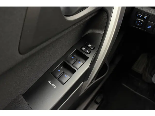 Toyota Auris 1.6 Dynamic 2014 Benzine 18