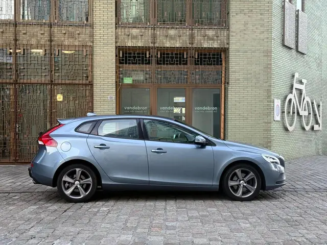 Volvo V40 2.0 T3 Nordic+ 114.000km dealer oh 2016 Benzine 2