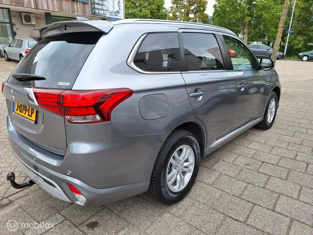 Mitsubishi Outlander 2.4 PHEV PURE 2020 Hybride Benzine 6