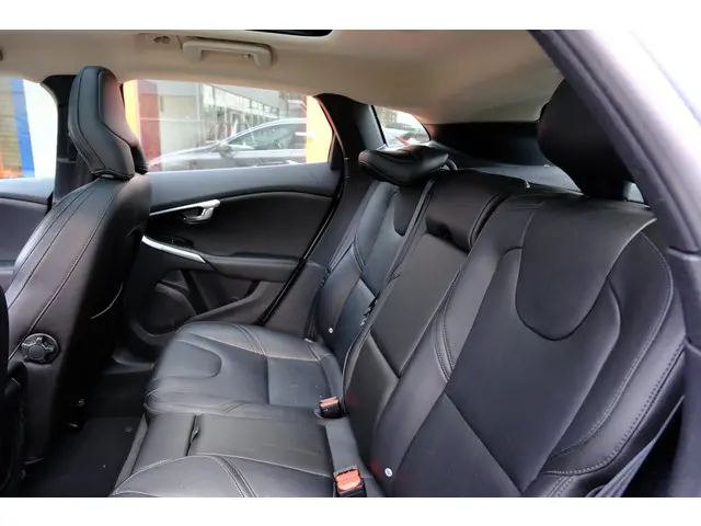 Volvo V40 2.0 T3 Nordic+ Pano|Xenon|Leder|Navi 2016 Benzine 29