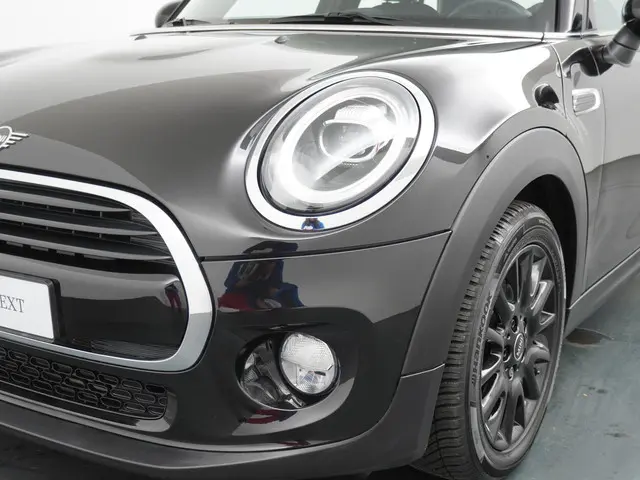 MINI 5-Deurs Cooper 2019 Benzine 26