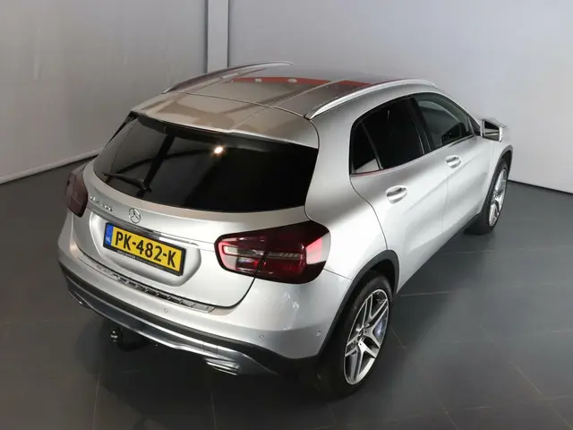 Mercedes-Benz GLA 200 Prestige 2016 Benzine 4