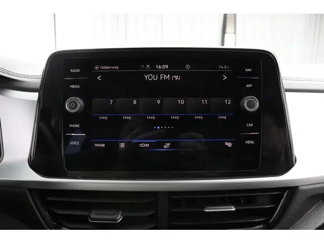 Volkswagen T-Roc 1.0 TSI 110pk Life 2023 Benzine 14