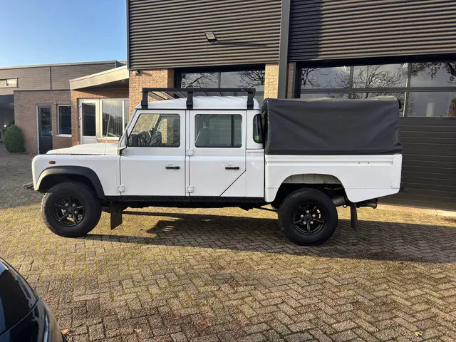 Land Rover Defender 2