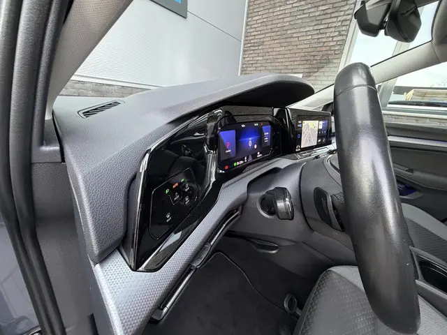 Volkswagen Golf 2.0 TDI Style 2022 Diesel 21