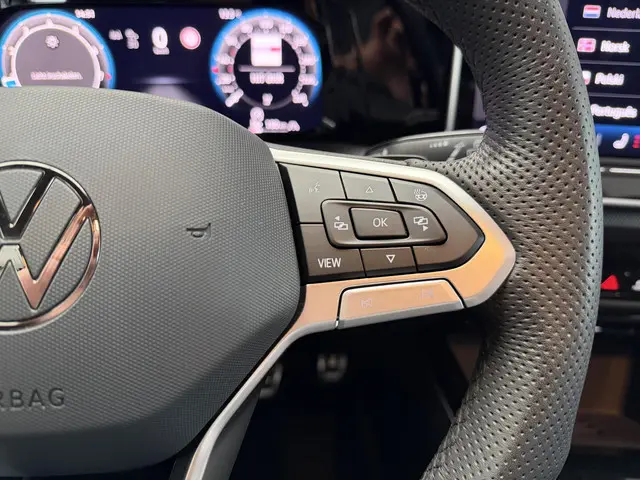 Volkswagen Golf 1.5 R line 2024 Hybride Benzine 15