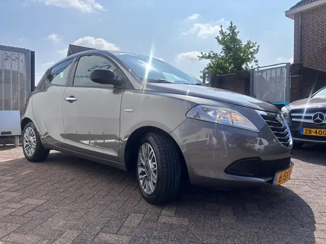 Lancia Ypsilon 0.9 TwinAir Silver + 2013 Benzine 25
