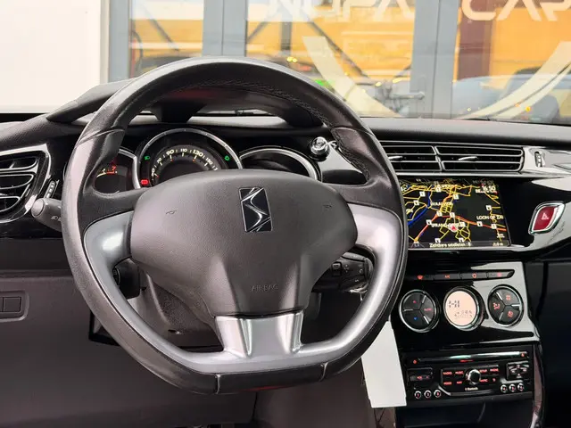 Citroën DS3 1.2 VTi So Chic|Leer|Navi|pdc 2014 Benzine 4