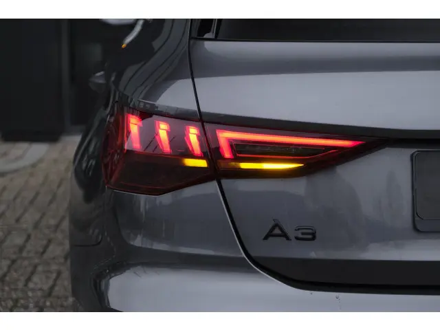 Audi A3 Sportback 30 TFSI 110pk S-line 2023 Benzine 32